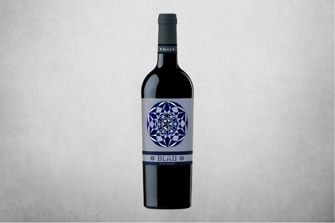 Botella de vino tinto Blau. BODEGAS GIL FAMILY