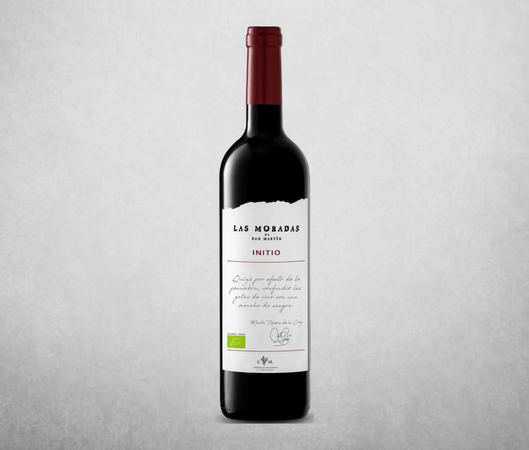 Botella de vino llamada Initio 2017. Bodega Las moradas de San Martin
