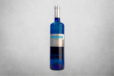 Botella de vino blanco Laminio Gewürztraminer. BODEGAS CÉSAR VELASCO